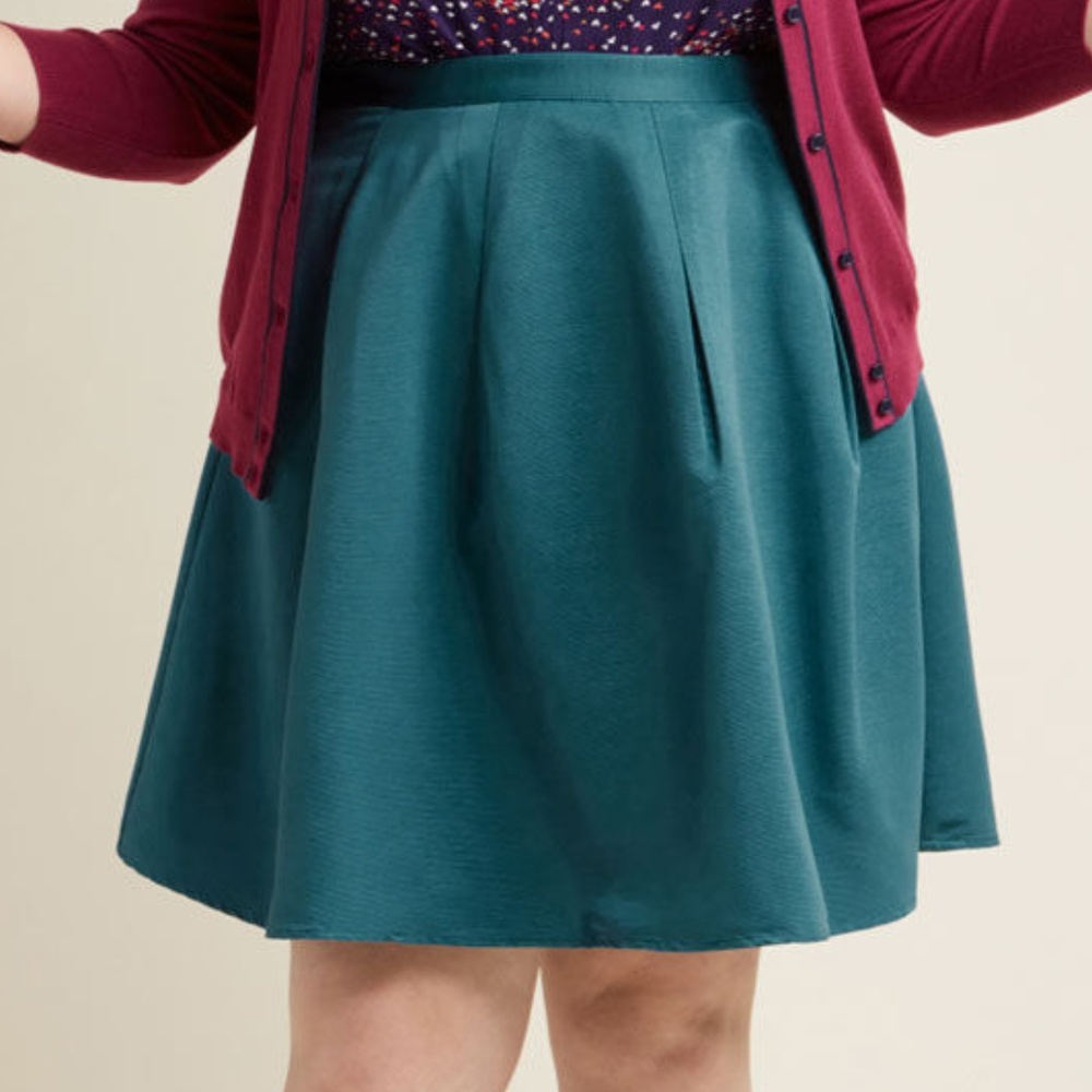 Ethereal Expression Pleated Skirt in Teal EUC